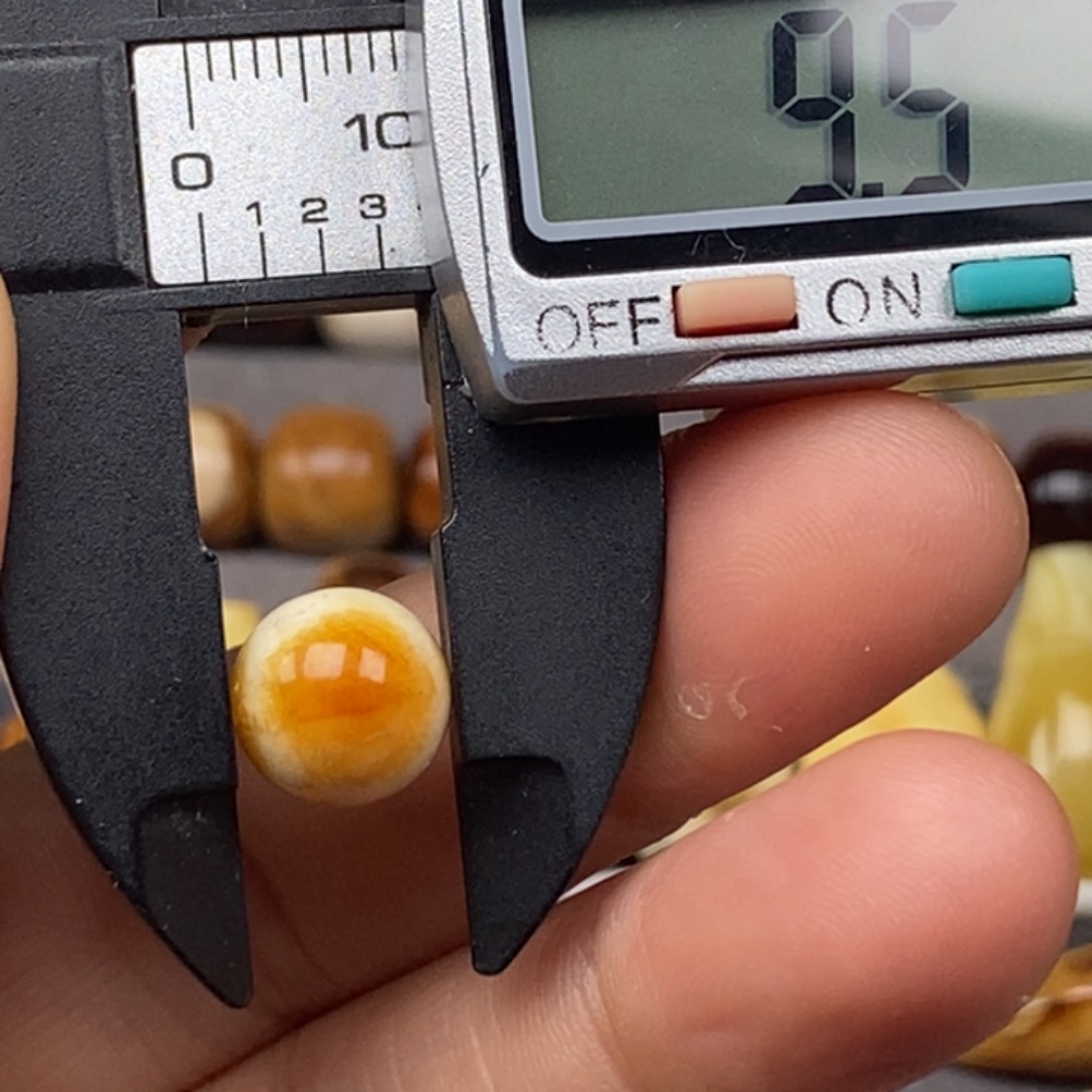 琥珀颈饰未镶嵌圆珠