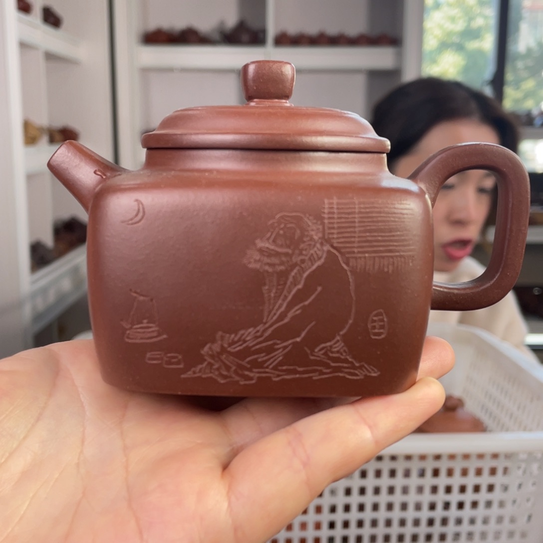 紫砂茶壶紫泥四方得钟刻绘240cc