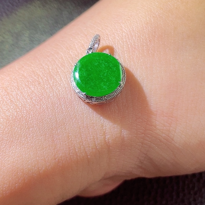 颈饰18K金镶嵌翡翠翡翠