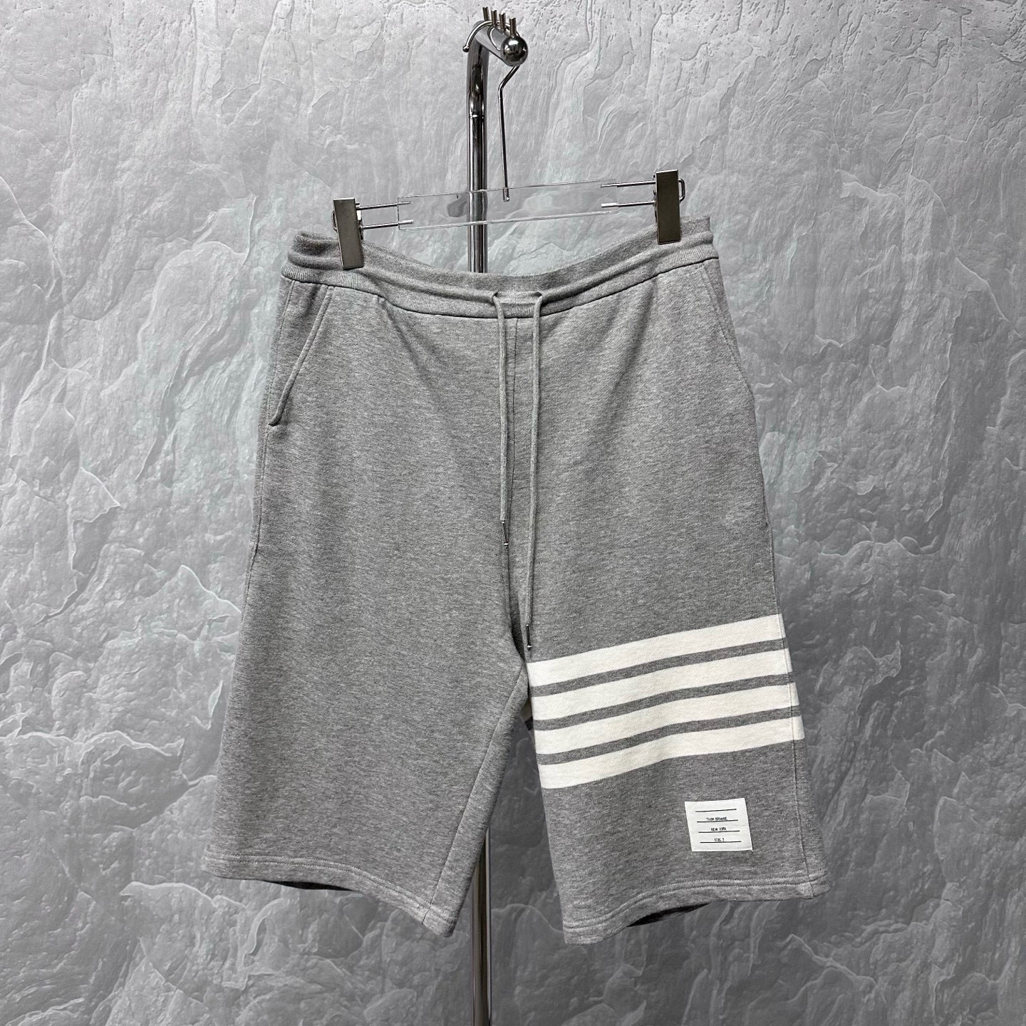 未使用 THOMBROWNE 经典条纹休闲短裤2码D10577