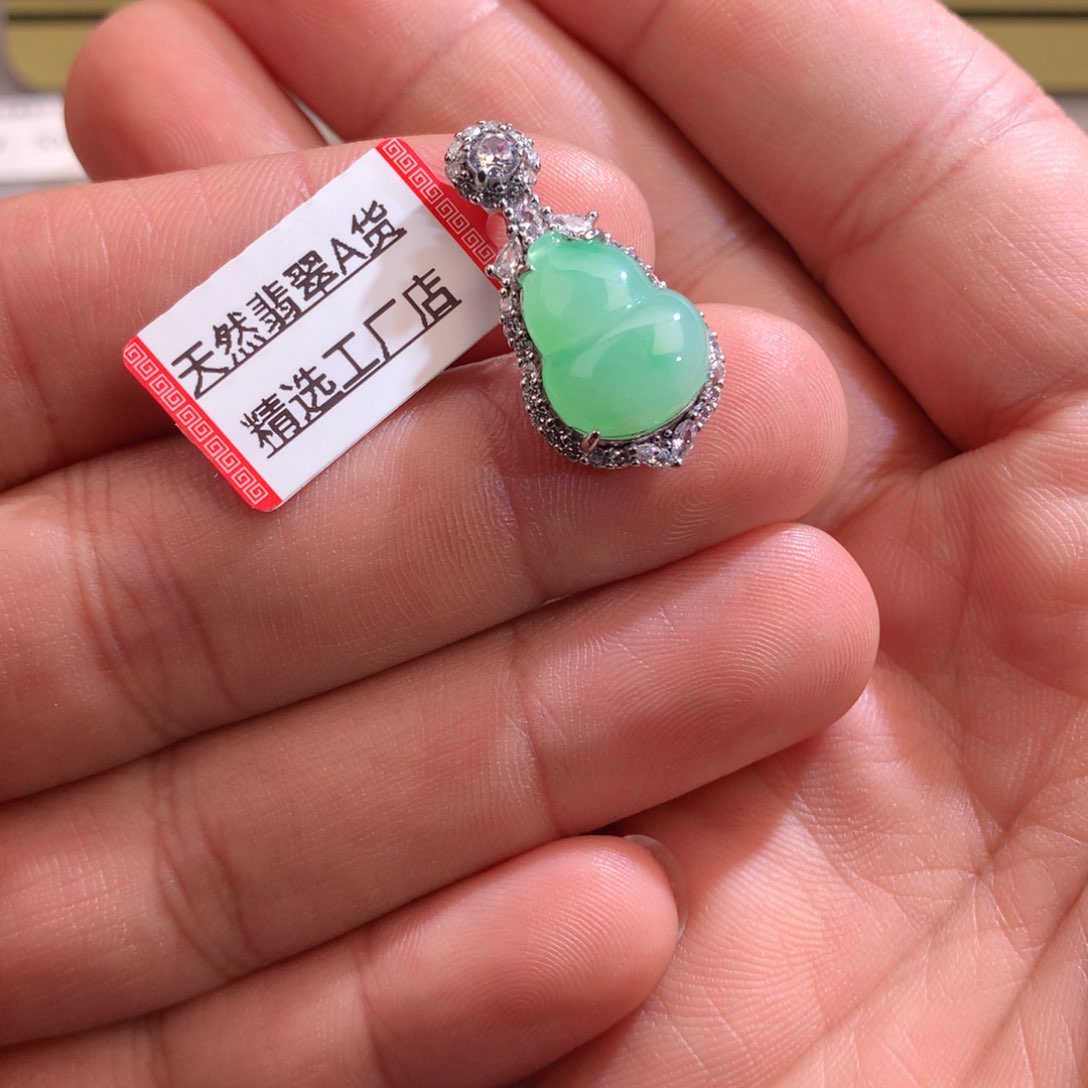 翡翠颈饰未镶嵌葫芦