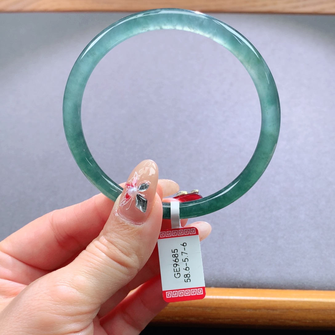 翡翠手镯未镶嵌天然翡翠手镯叮当镯