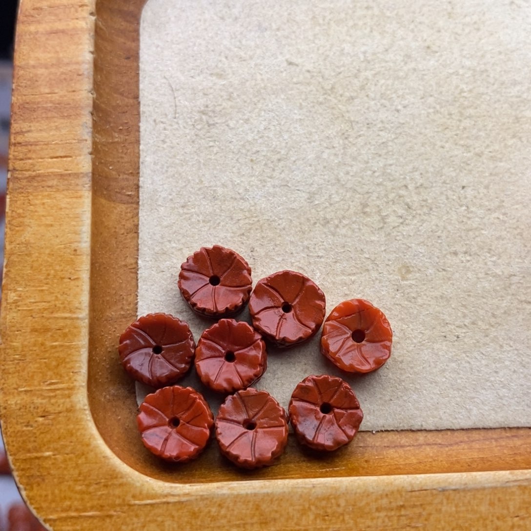 南红玛瑙配饰未镶嵌有瑕疵