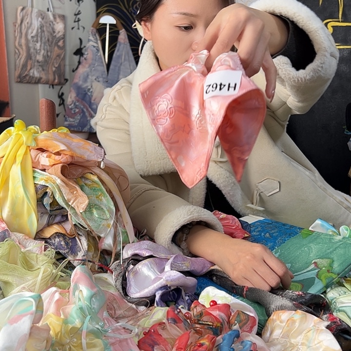 她***星462方巾发圈不退不换