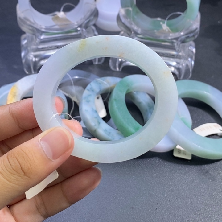 未镶嵌翡翠手镯定制翡翠
