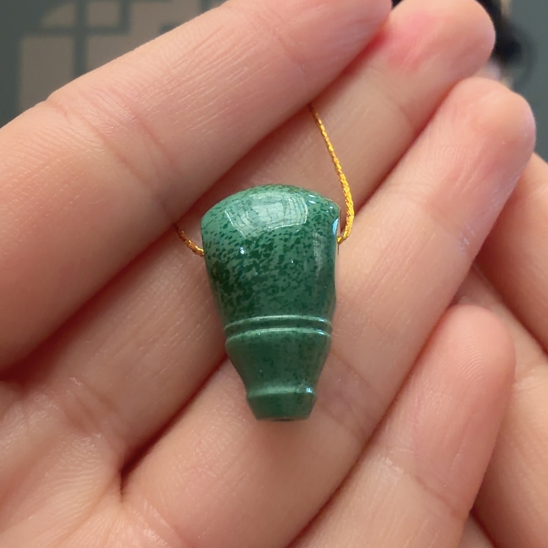 绿松石未镶嵌颈饰