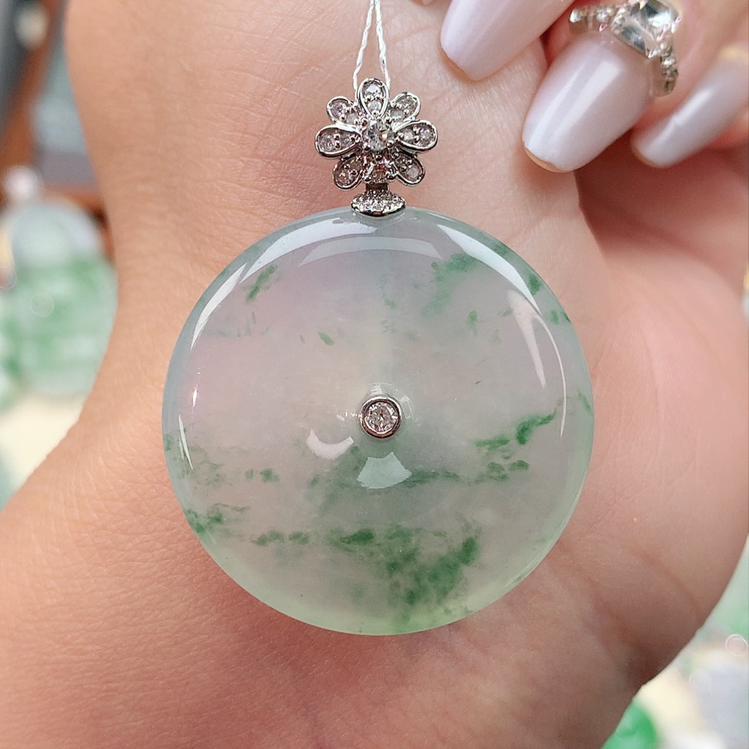 颈饰18K金镶嵌翡翠扣