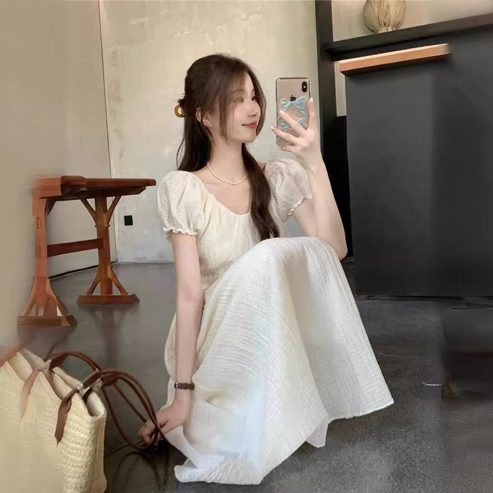 泡泡袖肌理感v领法式露背连衣裙女装2025夏季韩版泡泡袖显瘦甜美A