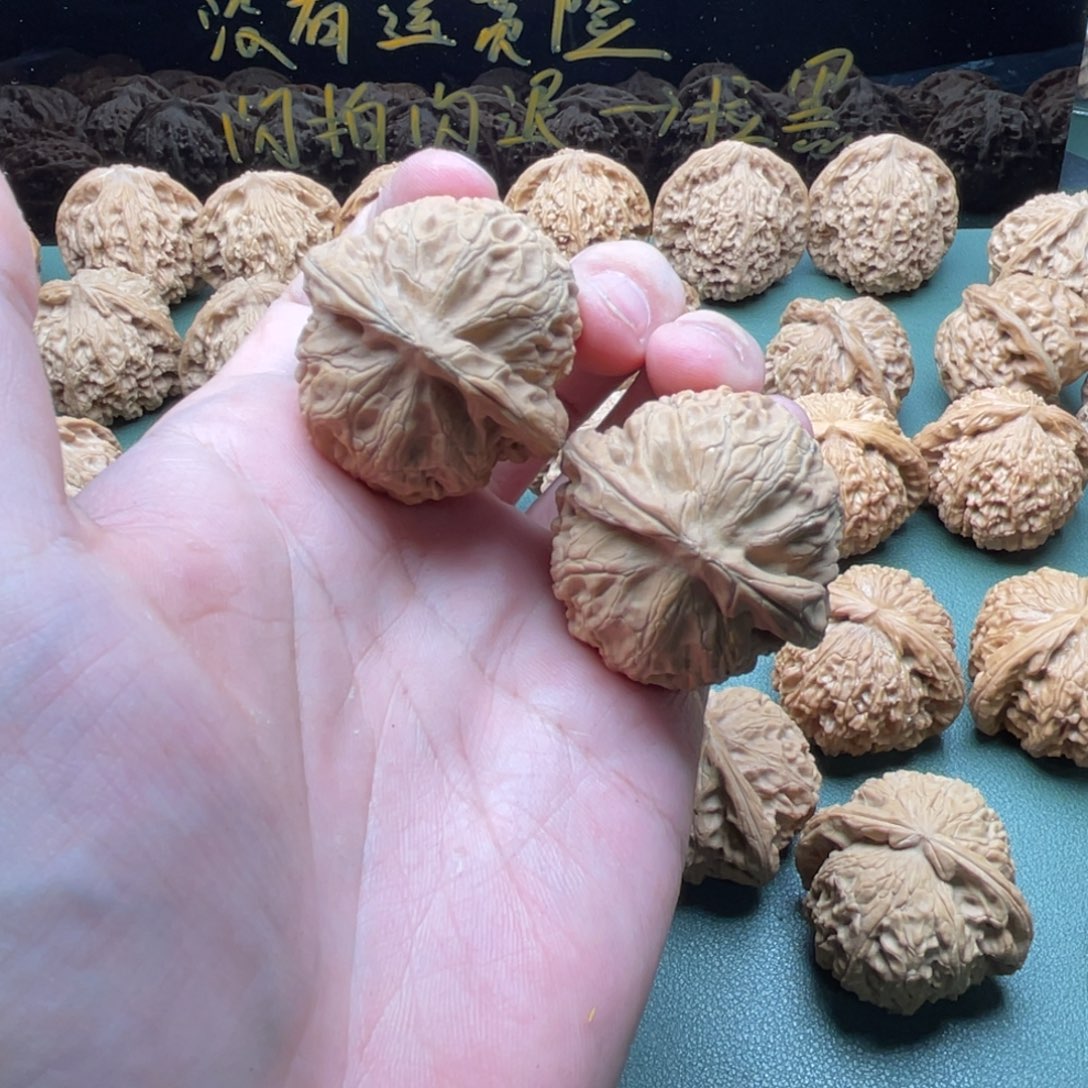 核桃把件40全品肉球宫灯