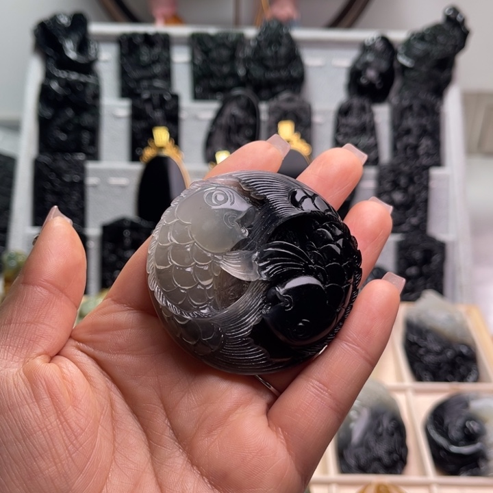 蛇纹石玉未镶嵌颈饰明**?