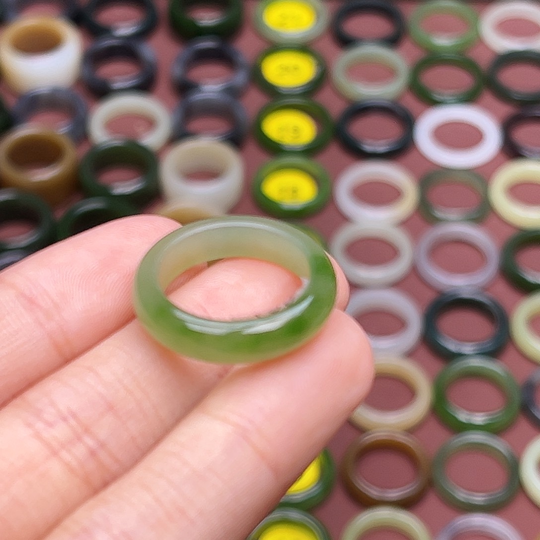 和田玉未镶嵌戒指15码翠绿 