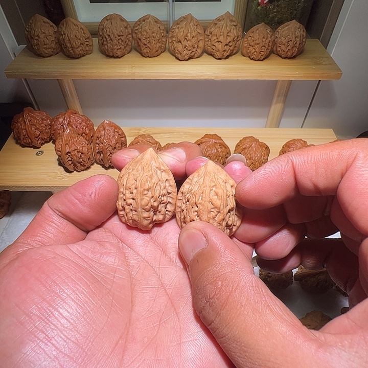 小***骨文玩核桃吊坠凤羽鸡