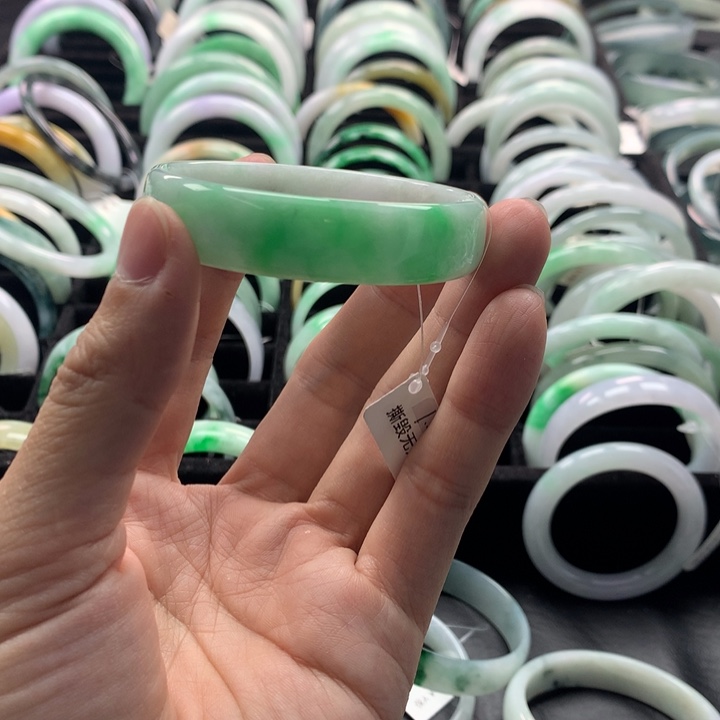 翡翠手镯未镶嵌陈****a翡翠