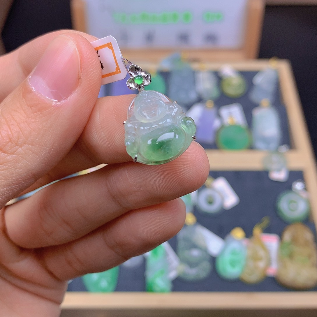 翡翠颈饰18K金镶嵌翡翠
