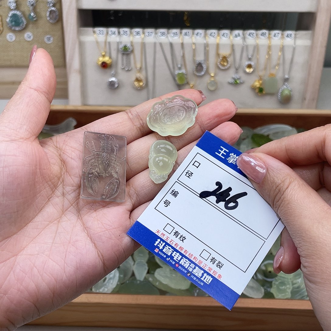 岫玉未镶嵌吊坠吊坠