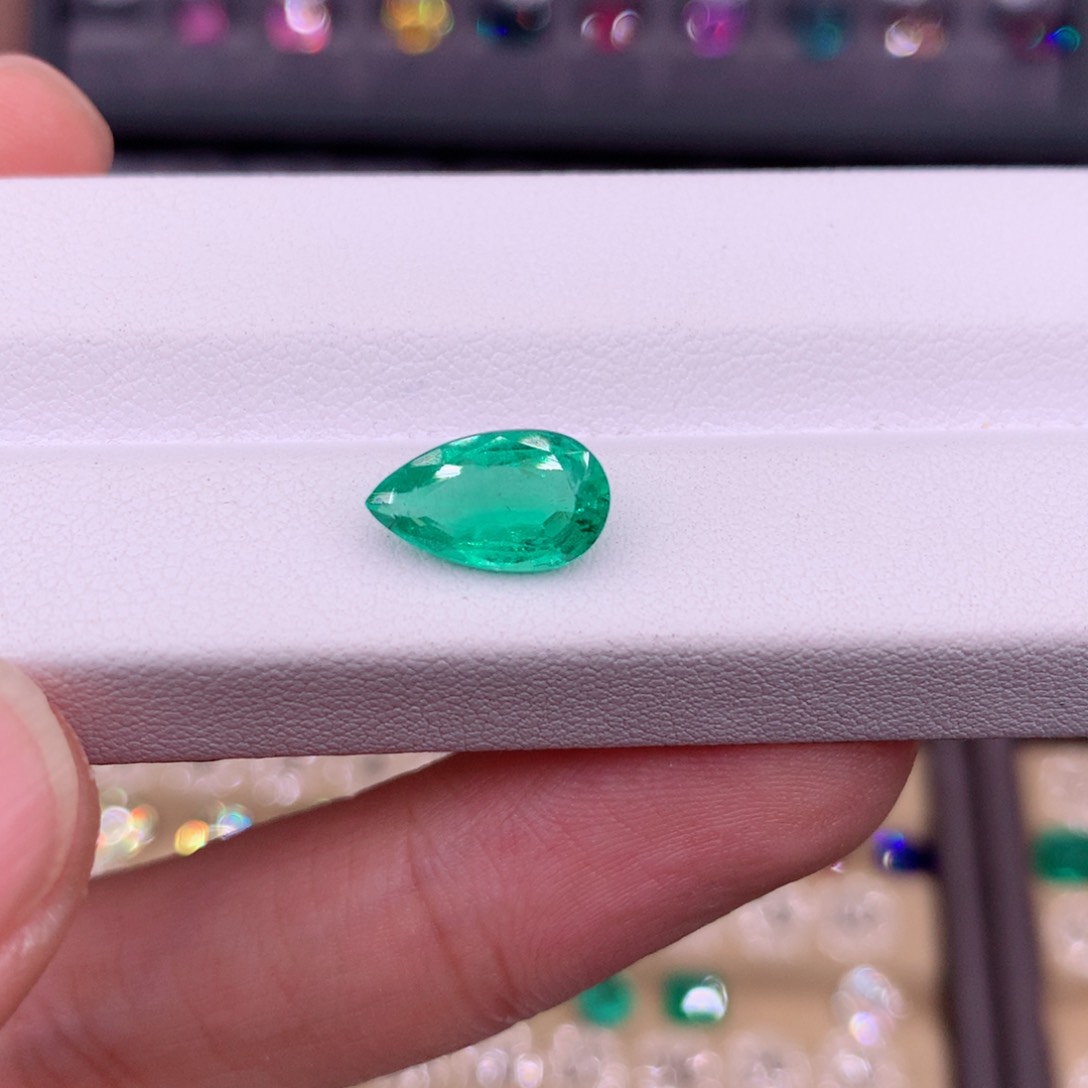 祖母绿裸石未镶嵌