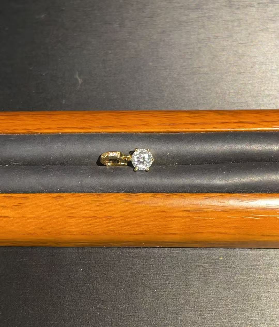 a556玫色经典六爪吊坠多样发