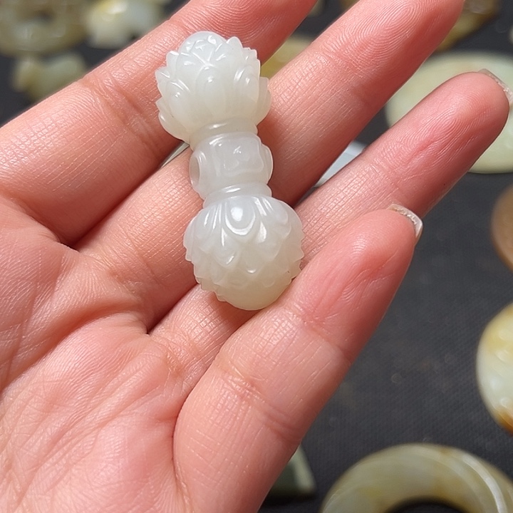 弱***体和田玉（糖玉）未镶嵌挂件