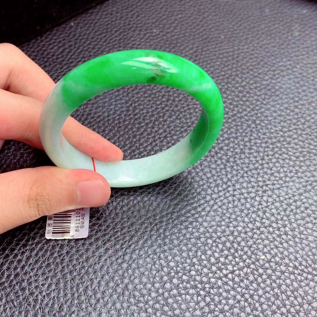 翡翠手镯未镶嵌纯天然