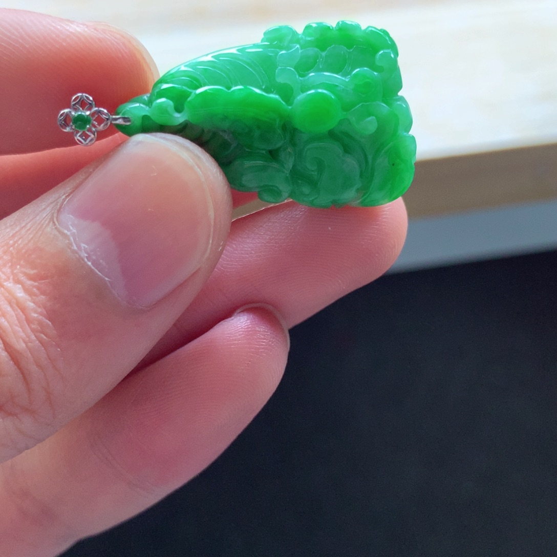 翡翠颈饰18K金镶嵌吊坠