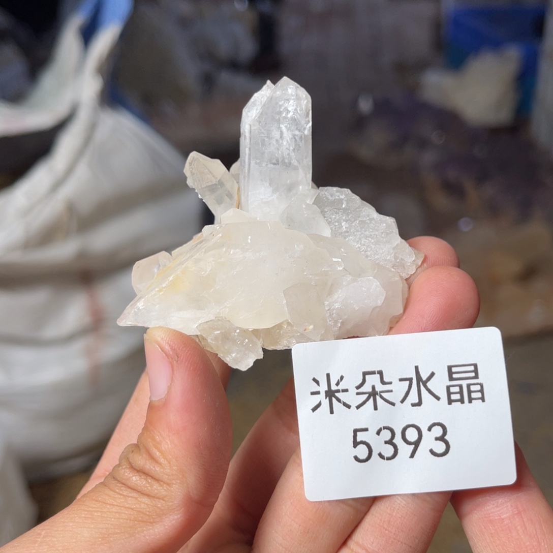 靓****水晶未镶嵌珠宝半成品