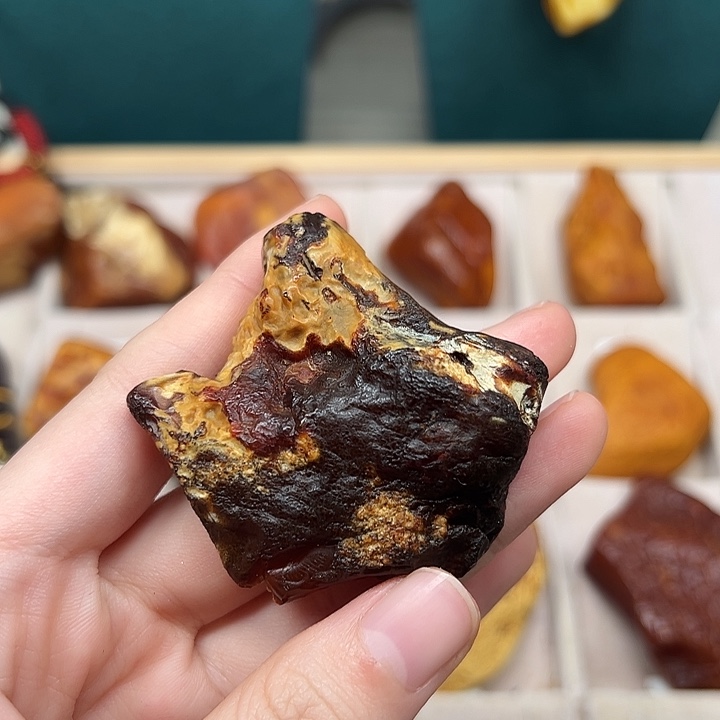 琥珀珠宝奇石未镶嵌