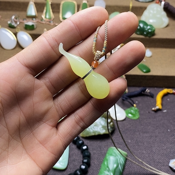 颈饰未镶嵌和田玉s****u