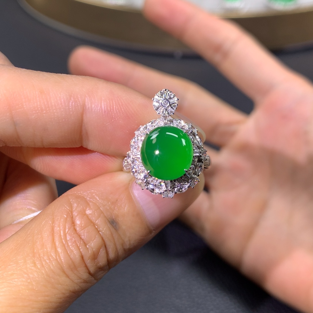 翡翠戒指18K金镶嵌翡翠