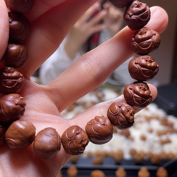 橄榄核吊坠龙纹桃核。米勒