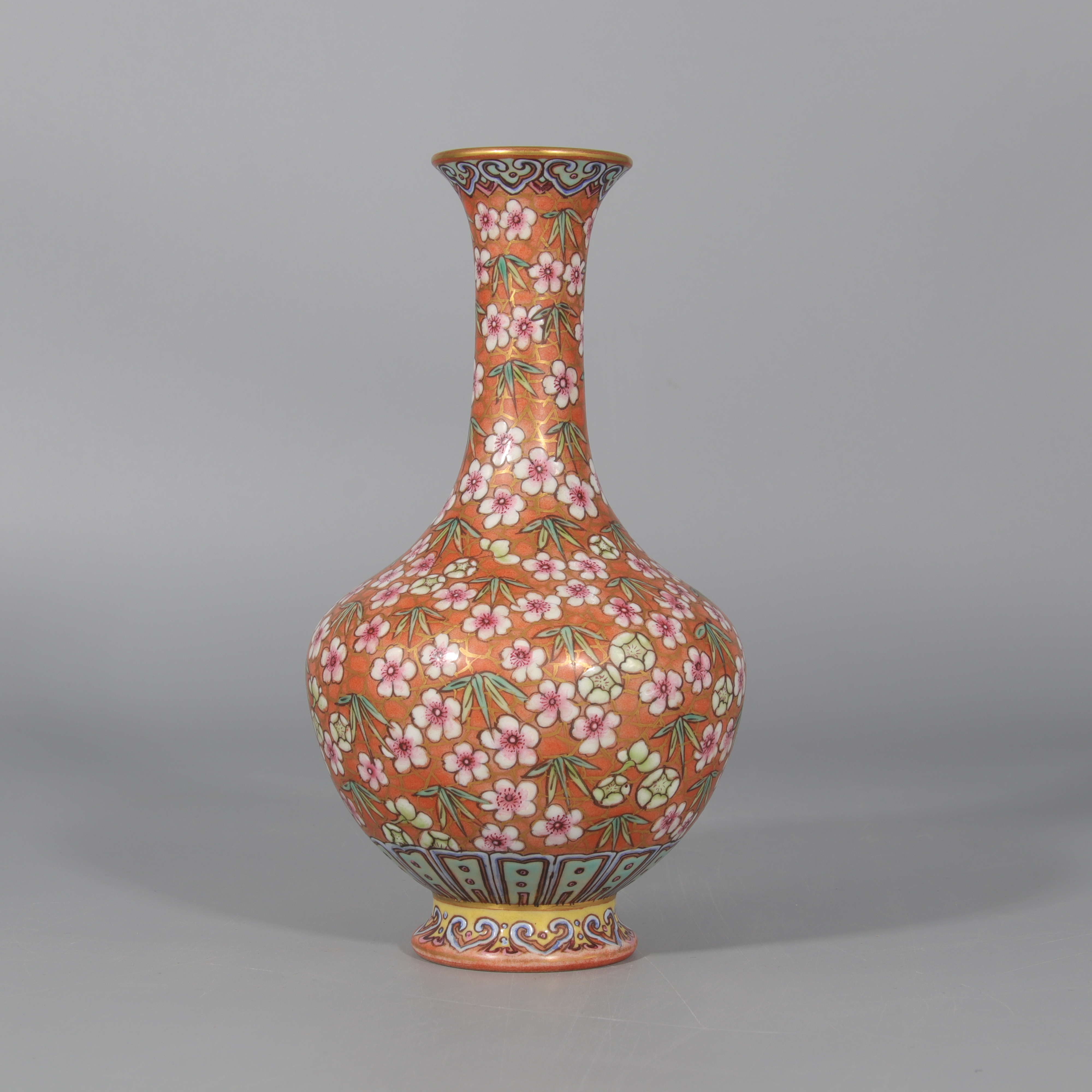 粉彩锦地花竹纹赏瓶     H501-162