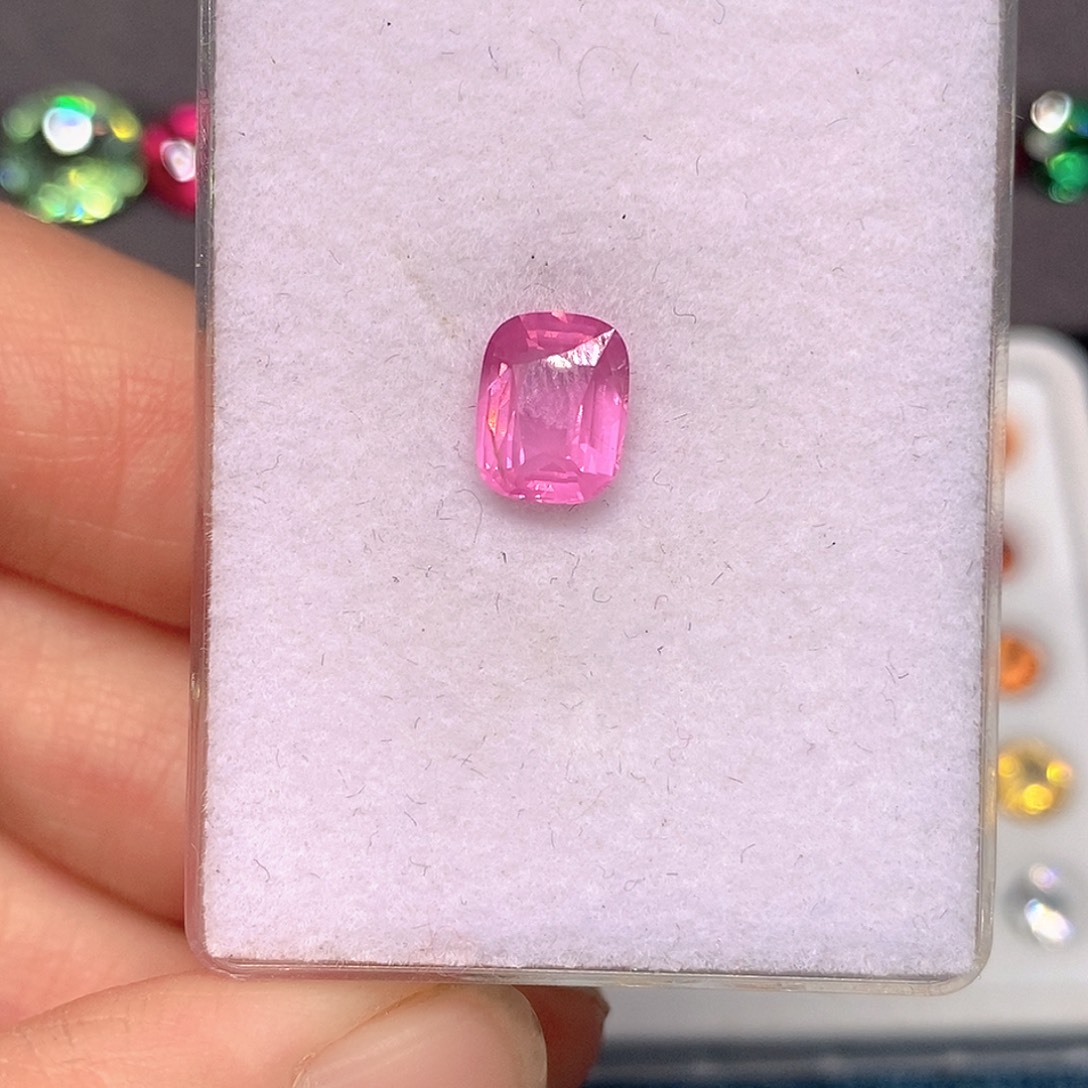 尖晶石裸石马亨盖尖晶石