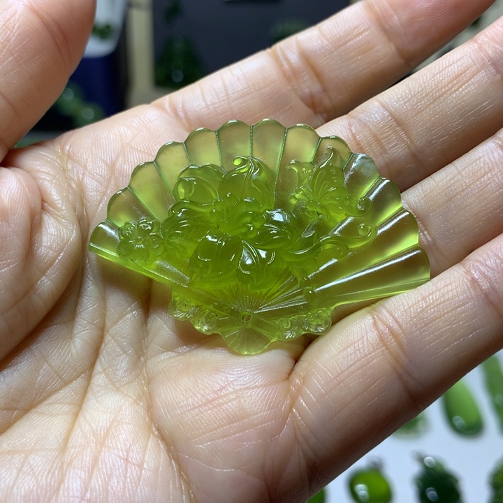 岫玉未镶嵌颈饰吊坠