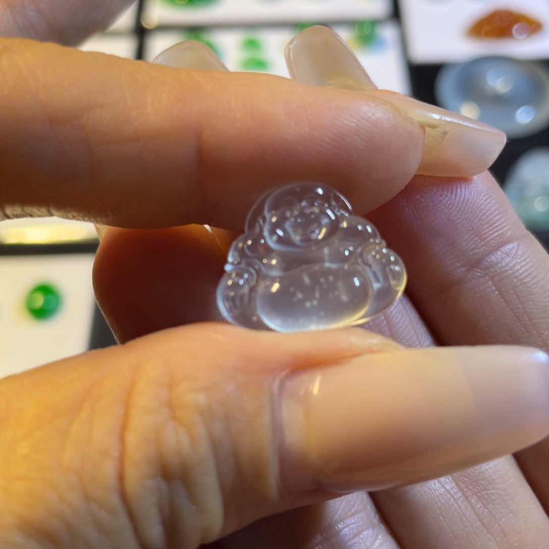 翡翠颈饰未镶嵌佛公