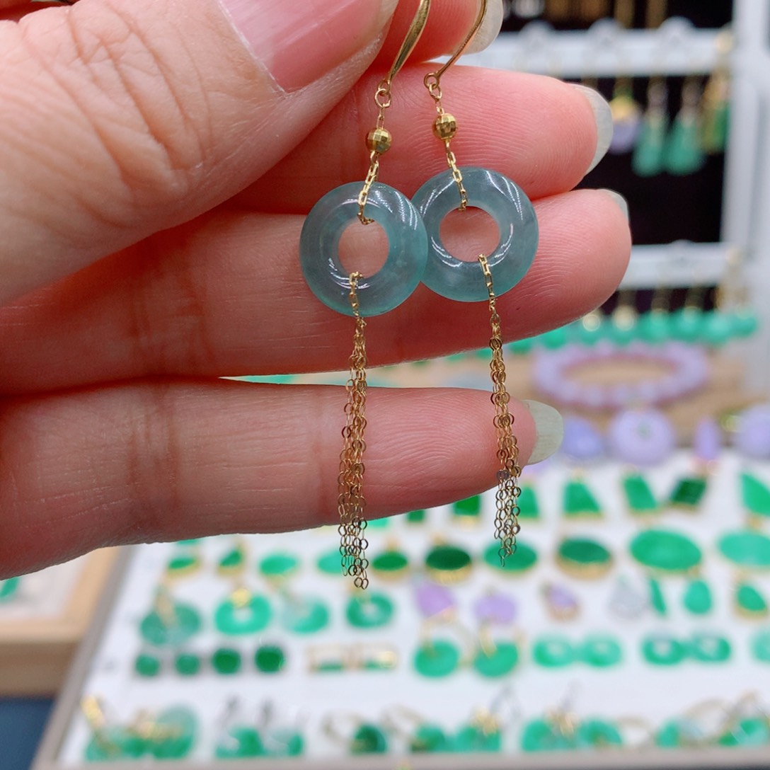 翡翠18K金镶嵌耳饰的