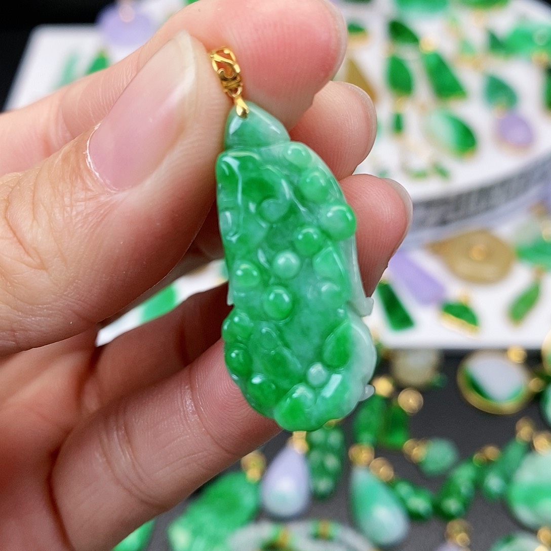 翡翠吊坠(不含链)18K金镶嵌