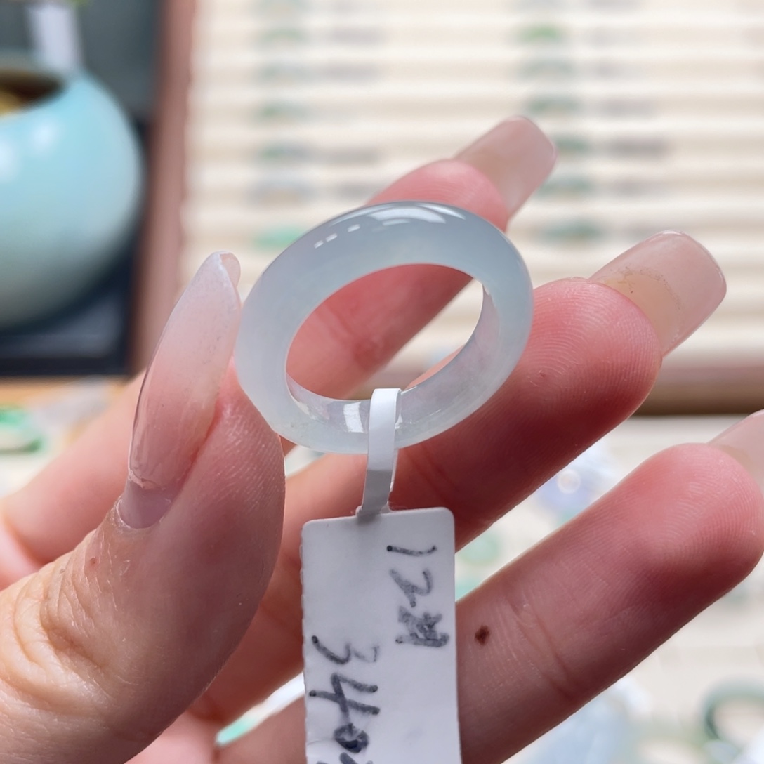 梦***。翡翠未镶嵌戒圈a30港圈12冰蓝底