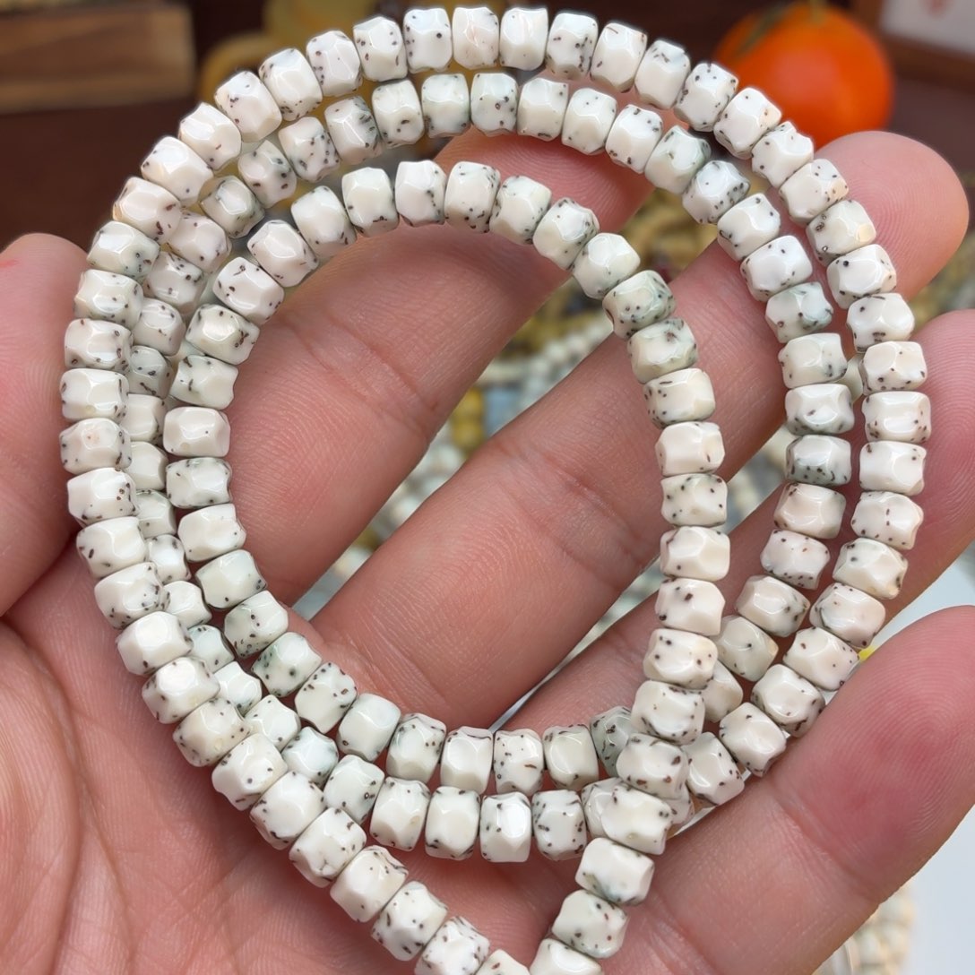 吊坠星月菩提海南星月菩提古瓷白雕刻燃烧机