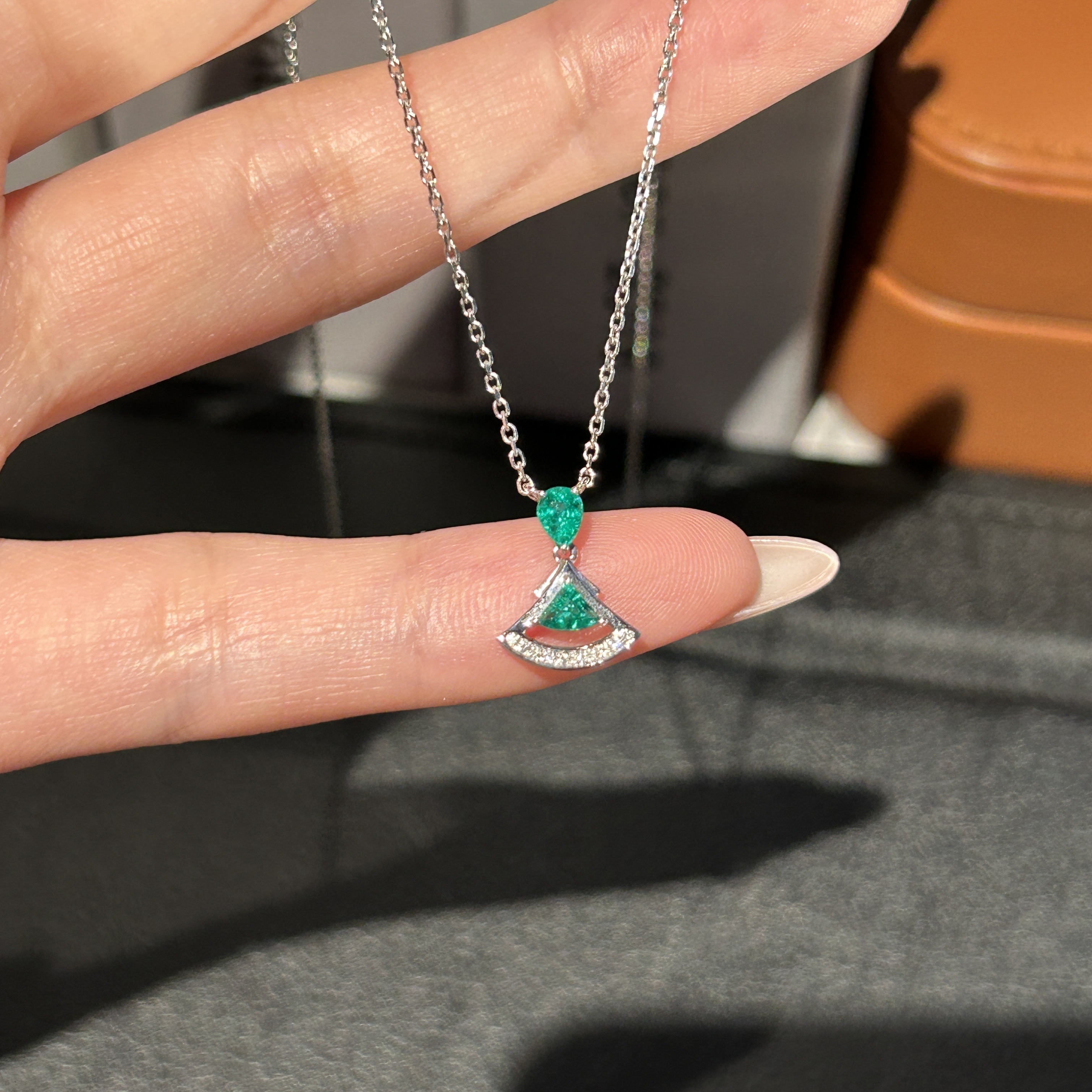 18K金 祖母绿项链  12101029