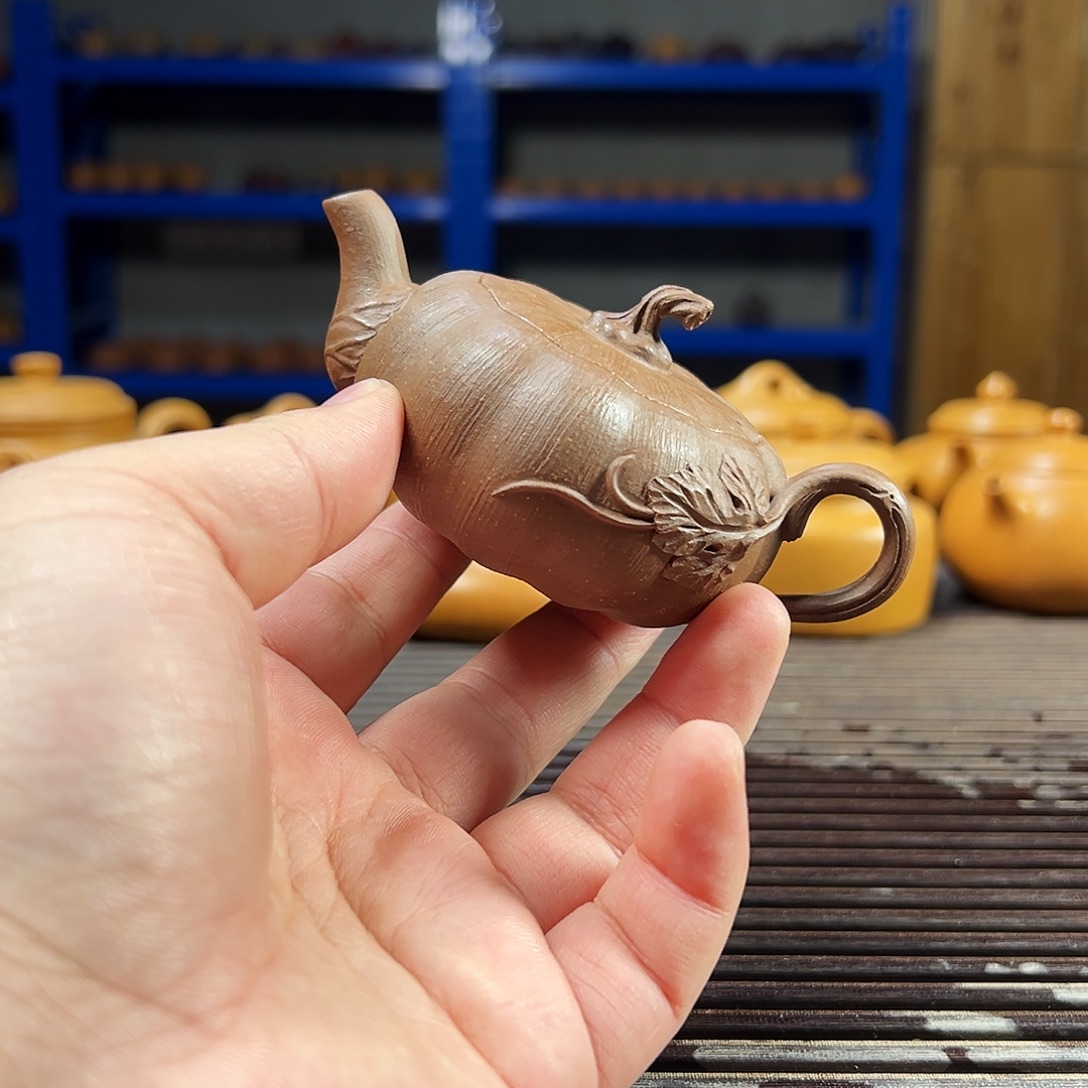 紫砂茶壶紫砂的紫沙