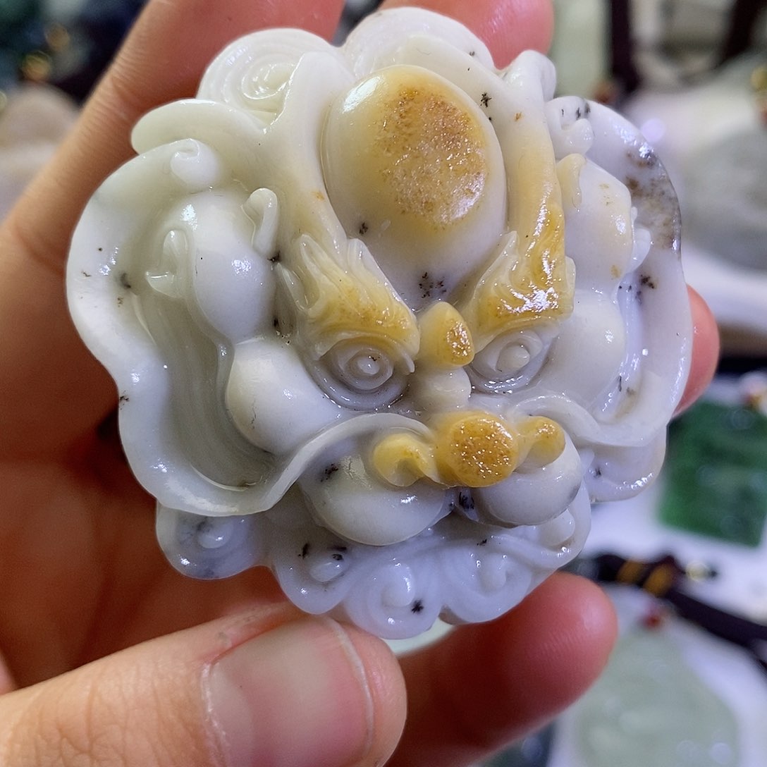 和田玉（糖玉）颈饰足铂镶嵌