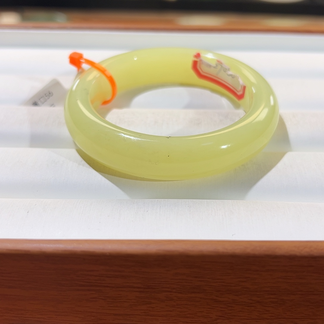 和田玉手镯未镶嵌鸡油黄青花黄口