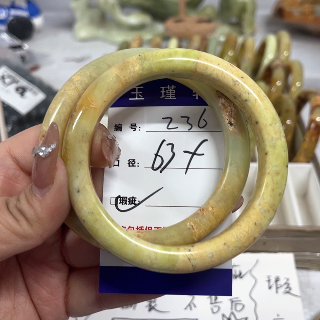 蛇纹石玉手镯未镶嵌