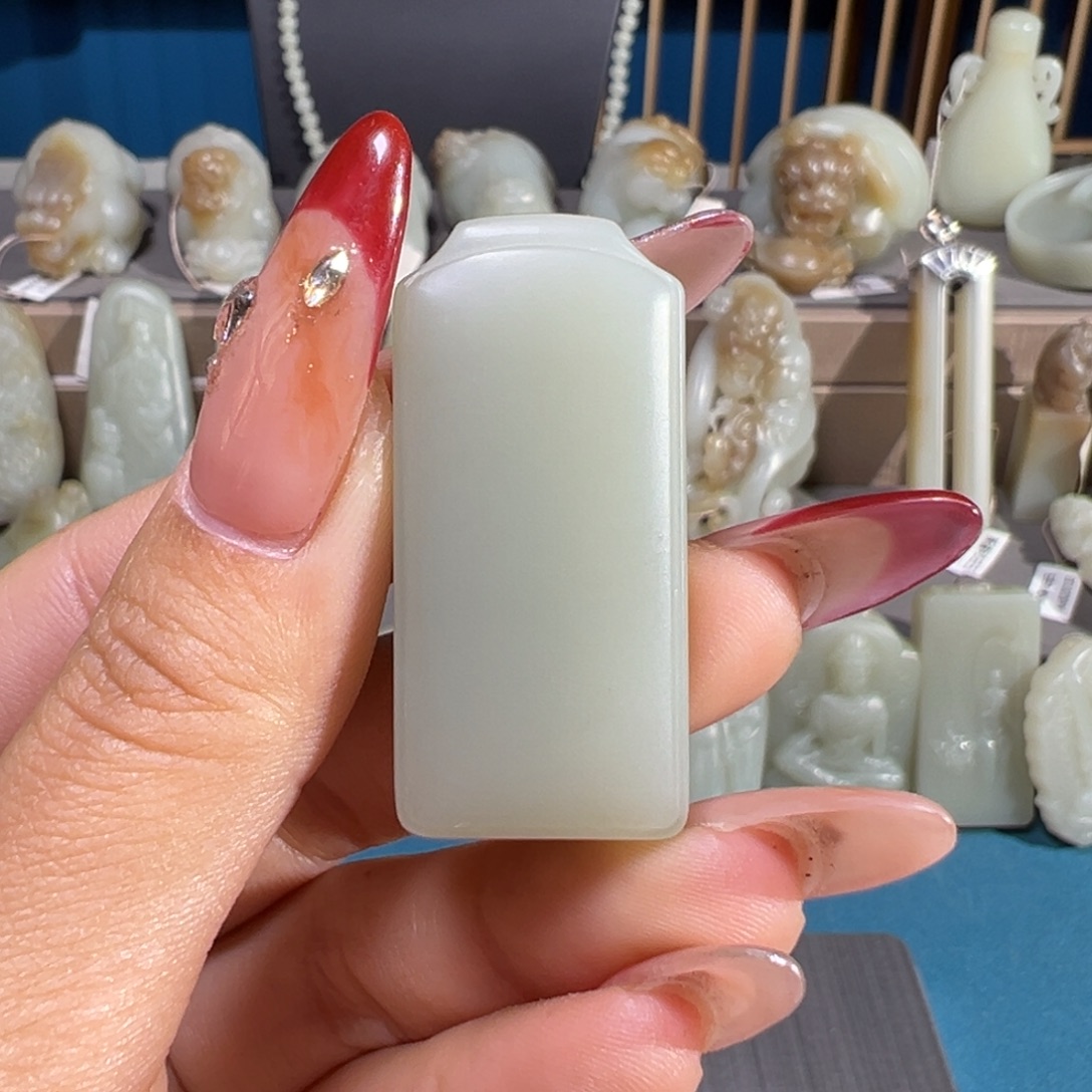 有***许和田玉（糖玉）未镶嵌颈饰