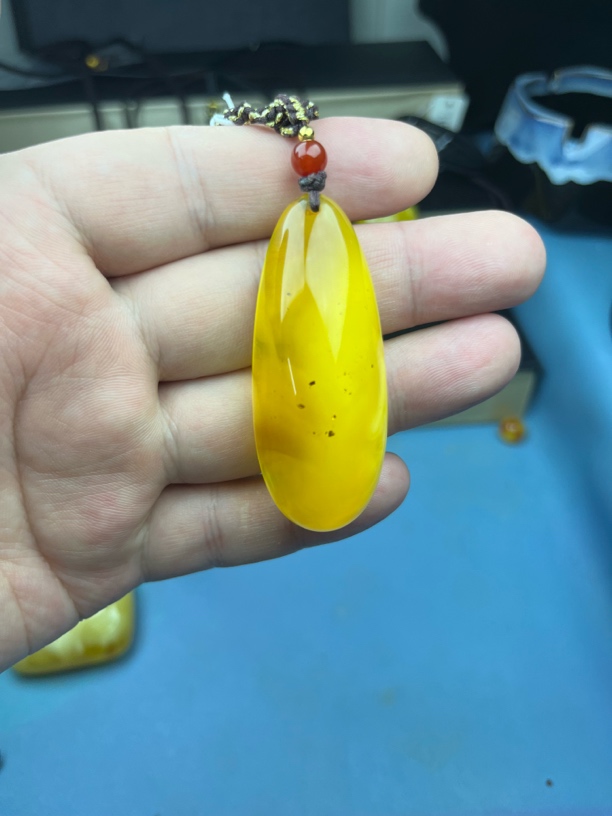琥珀蜜蜡原石定制吊坠