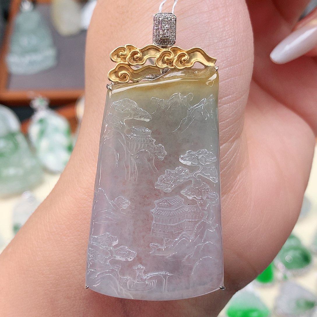 颈饰18K金镶嵌翡翠山水牌