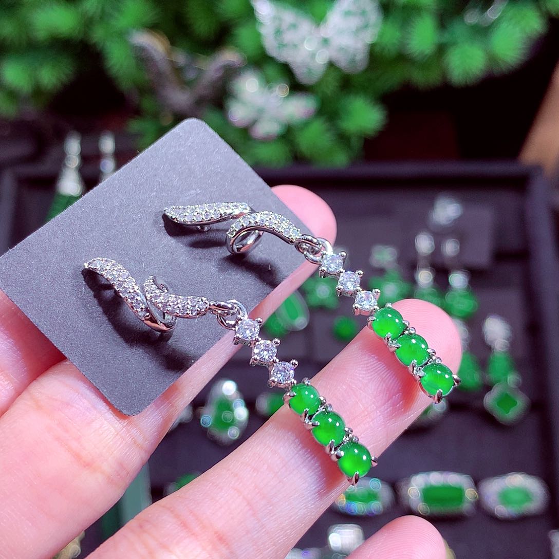 颈饰未镶嵌翡翠天然