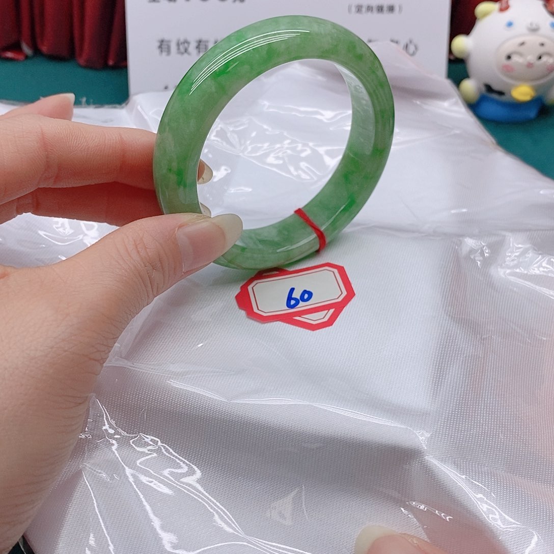 翡翠手镯未镶嵌熬****╮60000000
