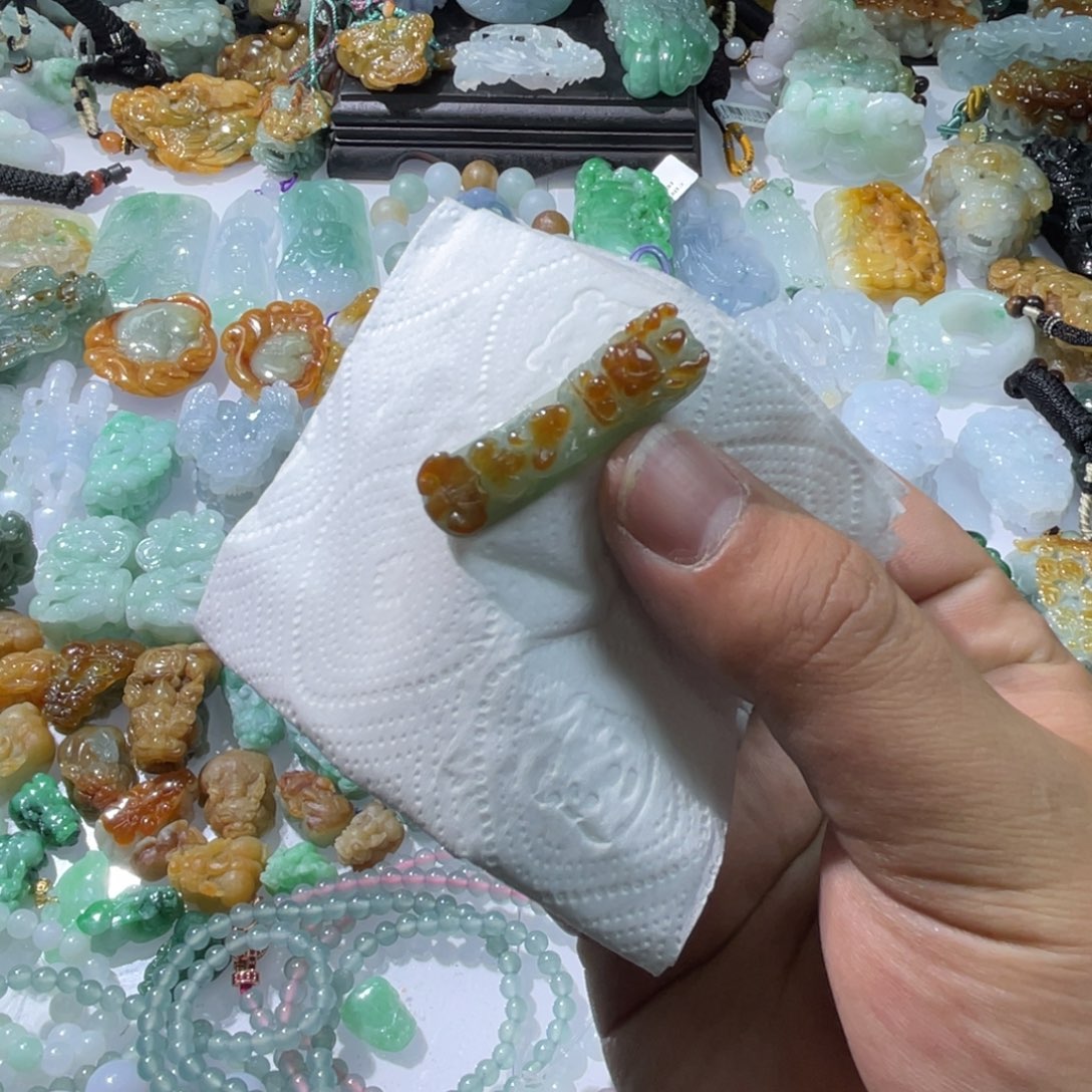 翡翠颈饰未镶嵌天然