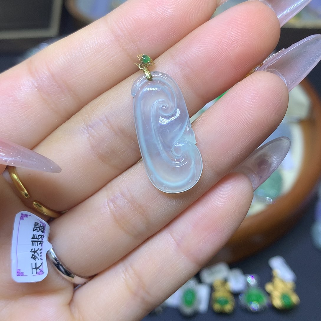 翡翠18K金镶嵌颈饰翡翠