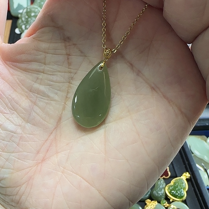 吊坠(赠链)18K金镶嵌和田玉斌